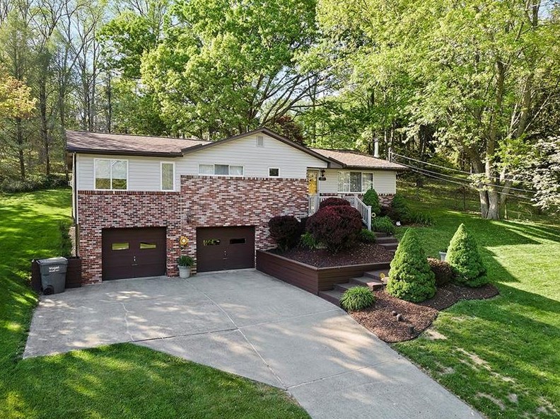105 Center St, Evans City, PA 16033
