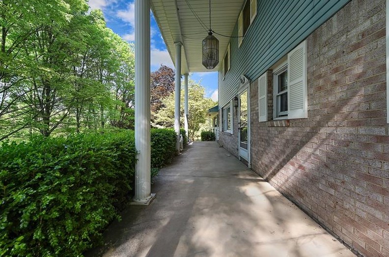 121 Pinetree Dr, Export, PA 15632-9435