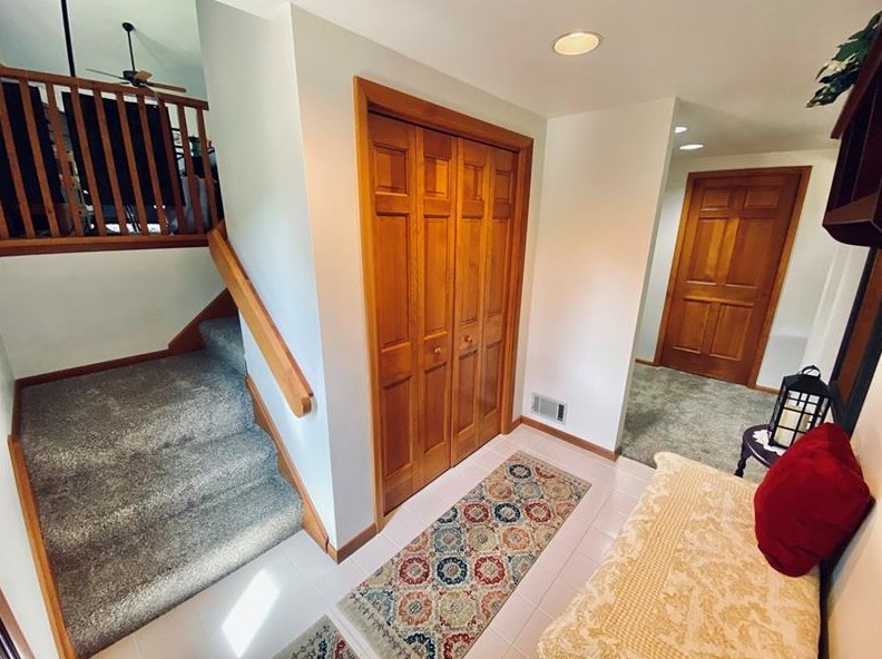 1005 Darcy Dr, Library, PA 15129