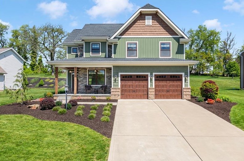107 Williams Pt, Evans City, PA 16033-7902