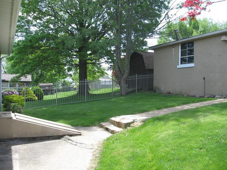 803 Vine St, Mount Pleasant, PA 15666-1425