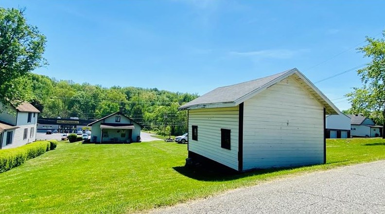 1990 Jefferson Ave, Washington, PA 15301-1570