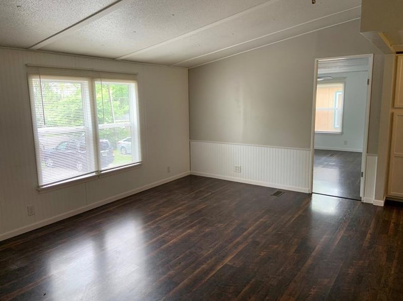 115 Bobcat Ln, Freeport, PA 16229-2505