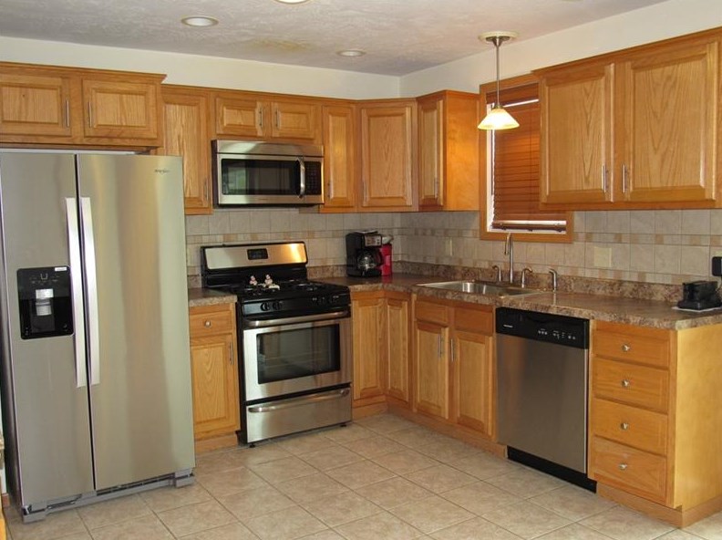 915 N 2nd St, Jeannette, PA 15644