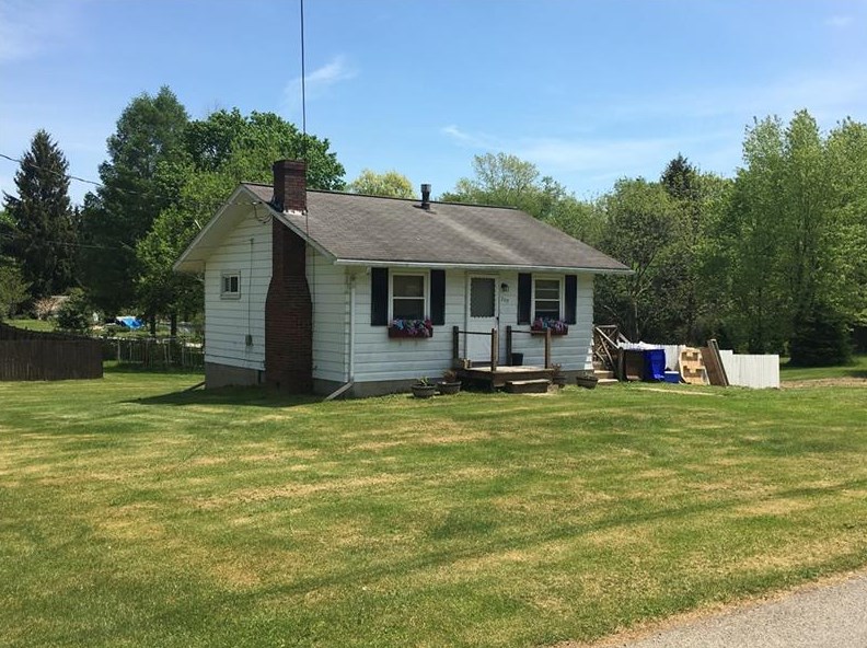 209 Wick Ave, Barkeyville, PA 16038-1819