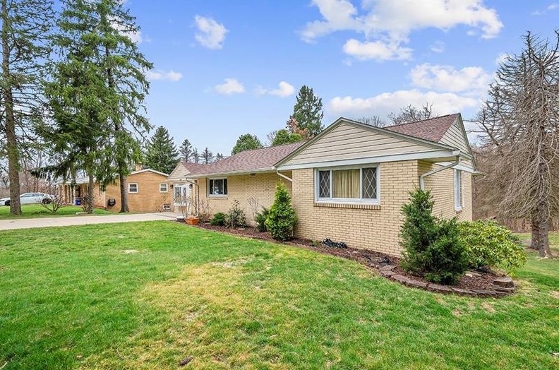 109 Beechwood Dr, Industry, PA 15052-1741
