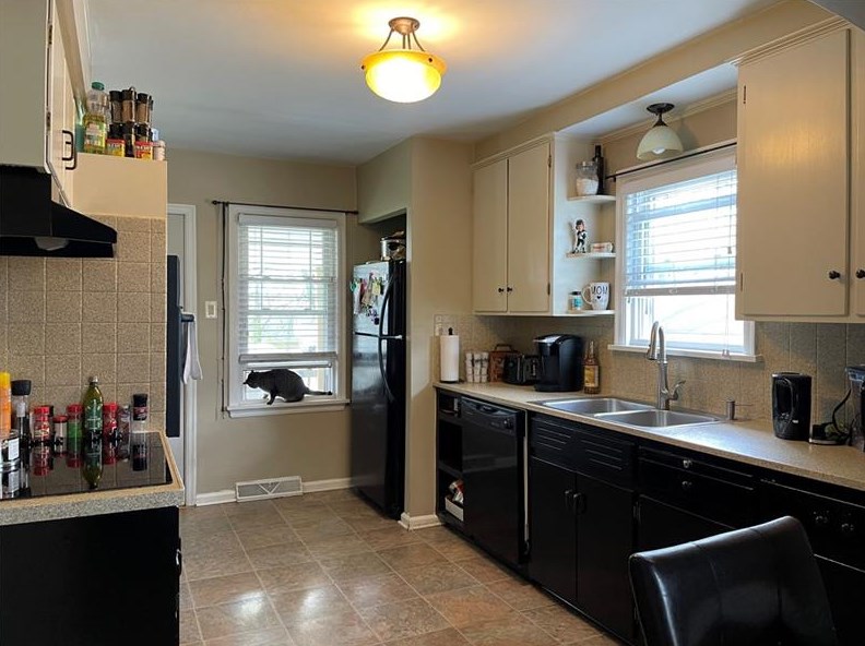 103 Clen Moore Blvd, New Castle PA  16105-2139 exterior