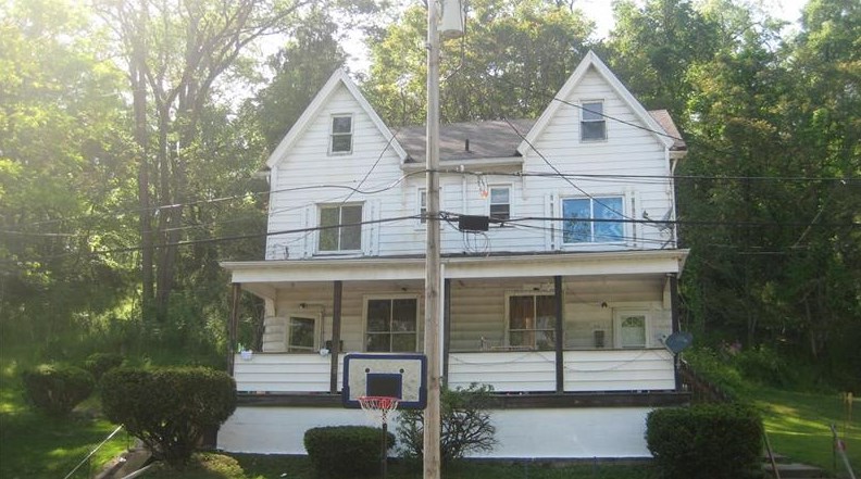 713-715 Stella St, Jeannette, PA 15644