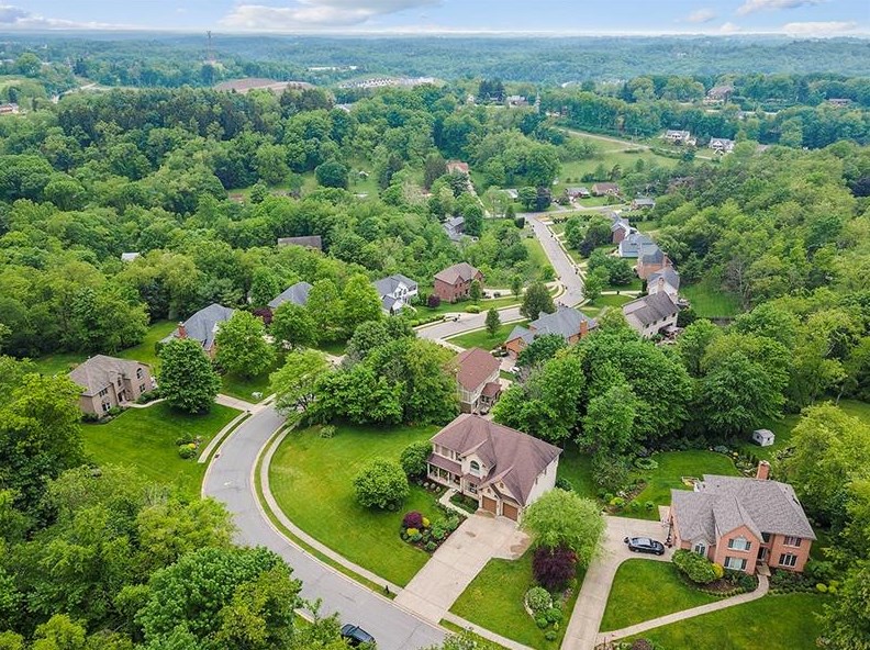 1619 Royal Oak Dr, Sewickley, PA 15143