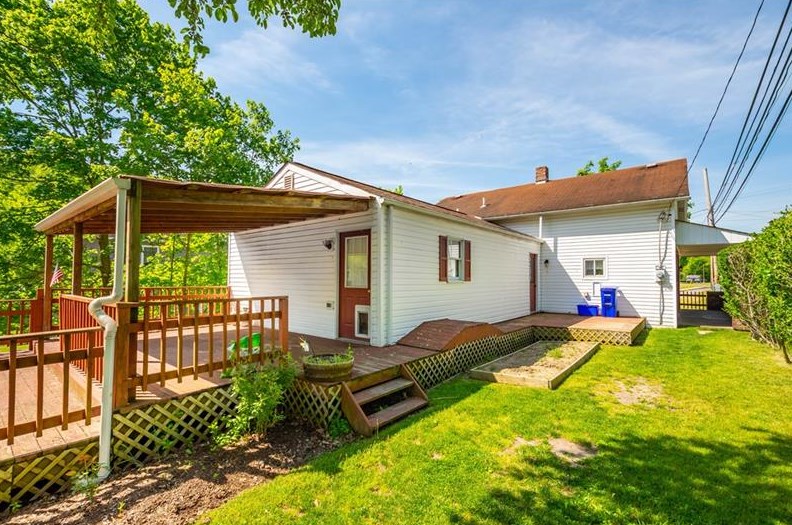 320 Main St, Imperial, PA 15126
