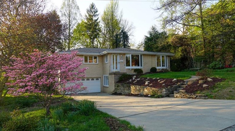 2632 Strathmore Ln, Bethel Park, PA 15102