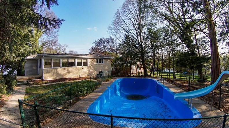 2632 Strathmore Ln, Bethel Park PA  15102-1736 exterior