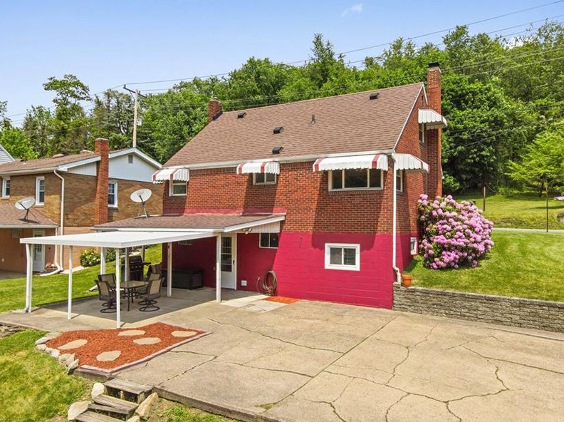 48 Millersdale Rd, Jeannette, PA 15644