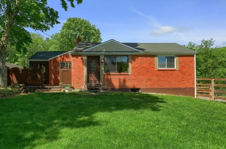 7915 Franklin Rd, Evans City, PA 16033