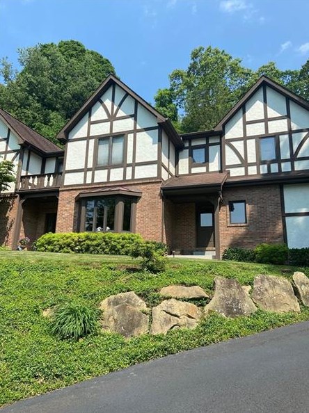 421 Windmere Dr, Pittsburgh, PA 15238