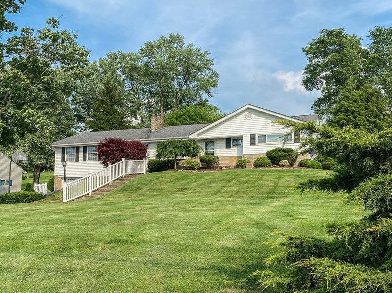 308 Woods Dr, New Brighton, PA 15066