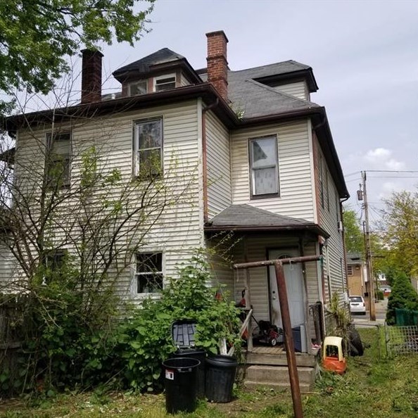 425 Diamond St, Butler PA  16001-5825 exterior