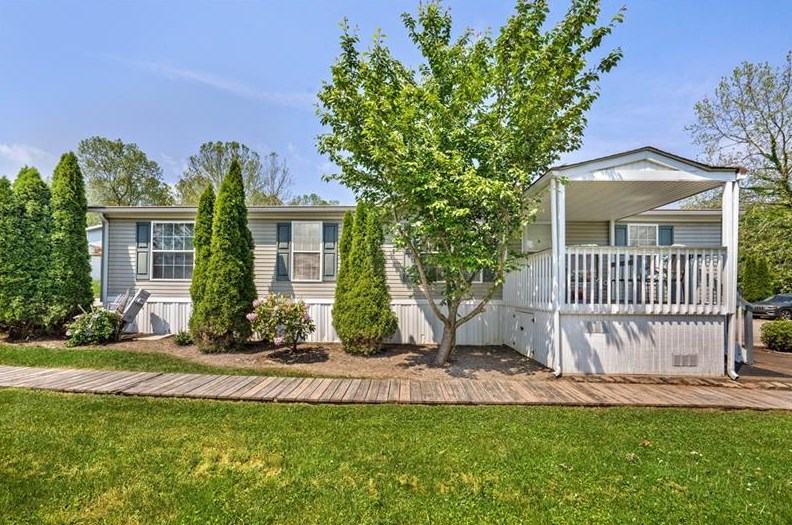 645 Twilight Dr, West Newton, PA 15089