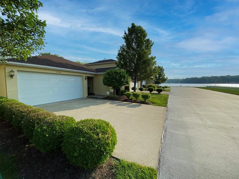 11346 Kirila Lake Dr, Geneva, PA 16316