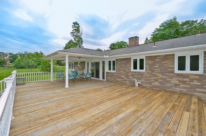 542 Sunset Dr, Trafford, PA 15085