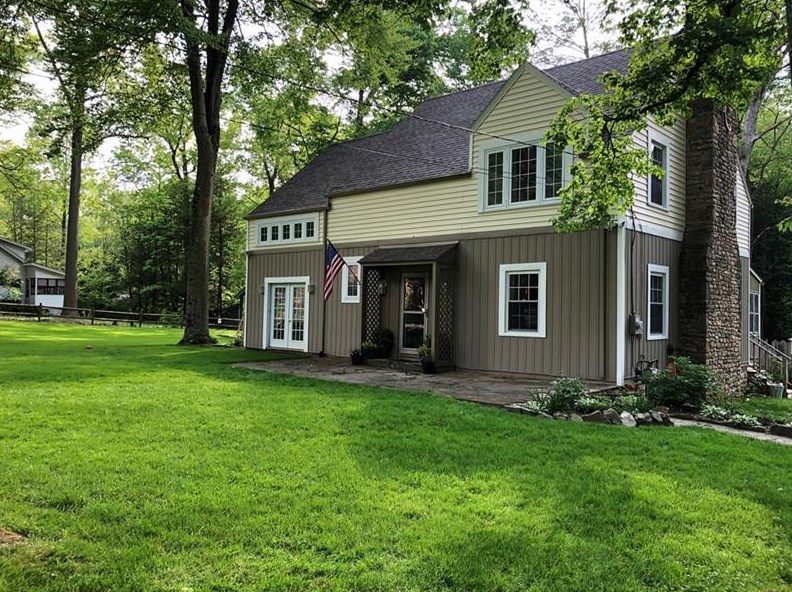 19 Locust Rd, Laughlintown, PA 15655