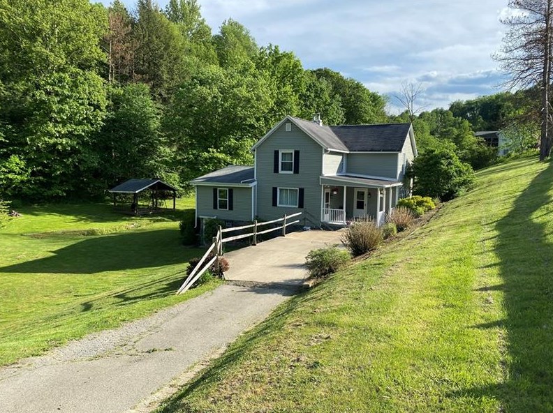 3677 W Crawford Ave, Dunbar, PA 15431