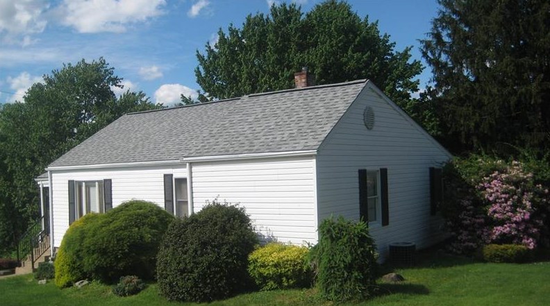 1100 Thompson St, Jeannette, PA 15644