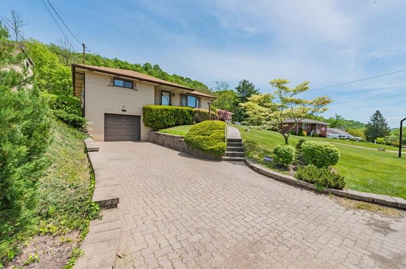 2115 Kansas Ave, McKeesport, PA 15131