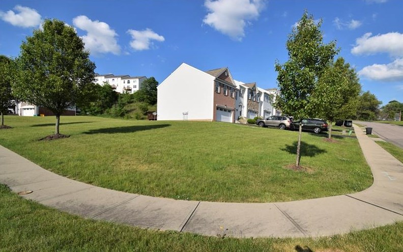 109 Sandy Brae Dr, Canonsburg, PA 15317