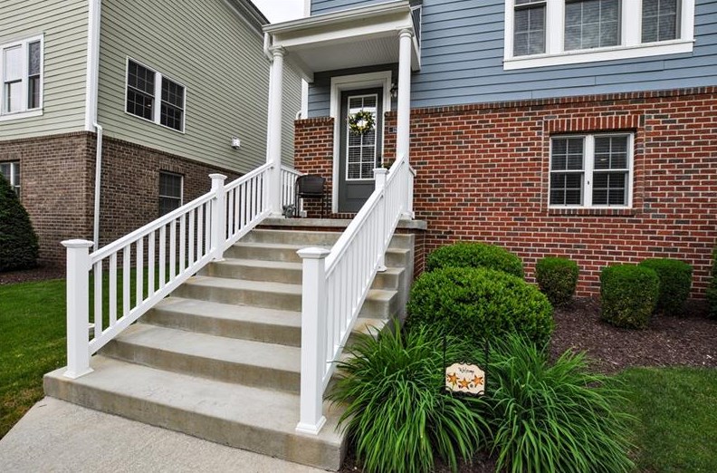 125 3rd St, Oakmont, PA 15139