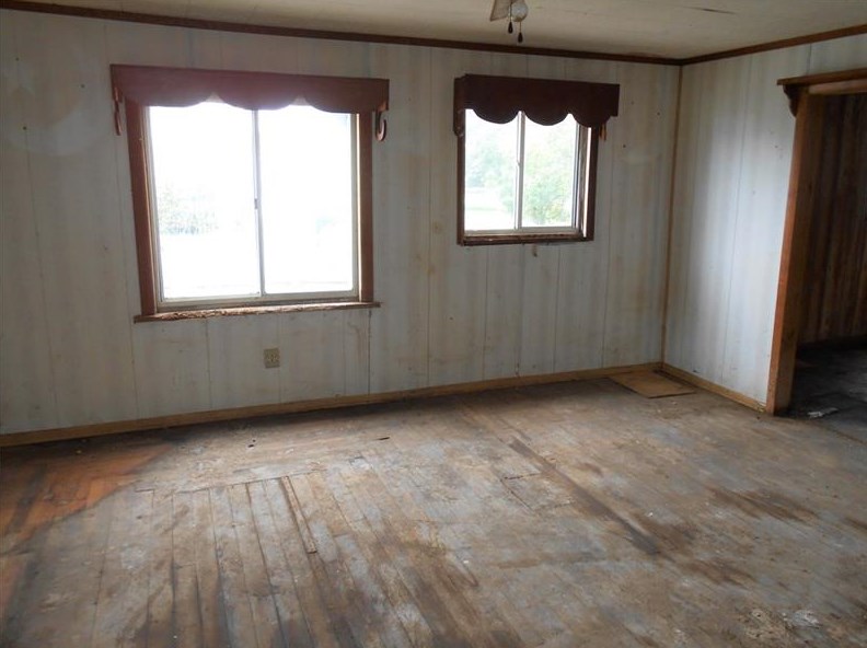 409 Houston Ave, Barkeyville, PA 16038-1639