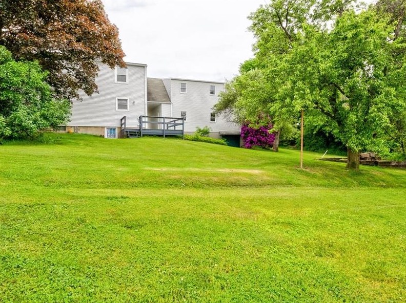 2296 Mercer Rd, New Brighton, PA 15066