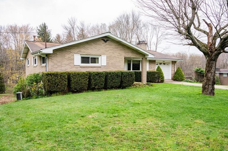 105 Pinewood Ln, Butler, PA 16001-1297