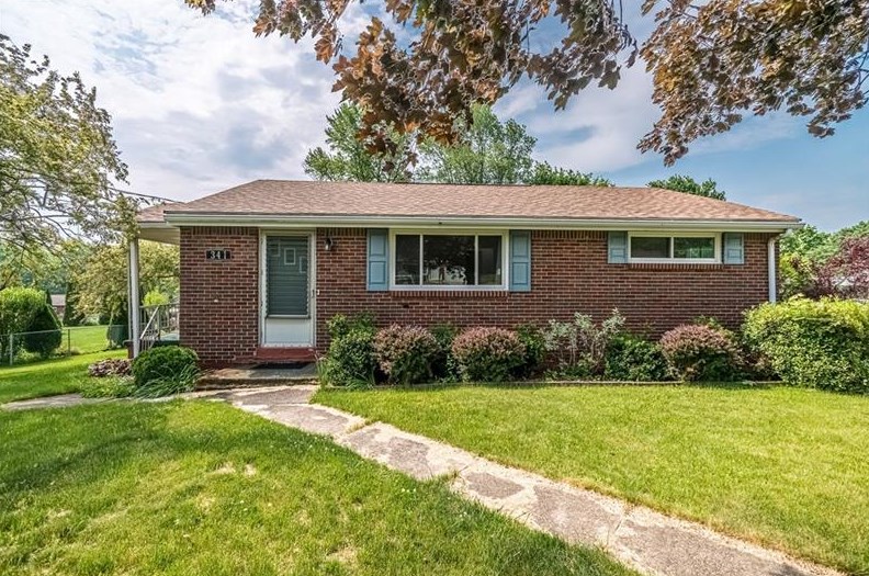 341 Westbrook Dr, Butler, PA 16001-1764