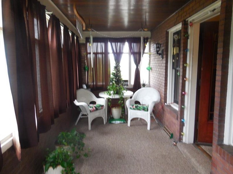 1375 Charlotte Ave, Rochester, PA 15074