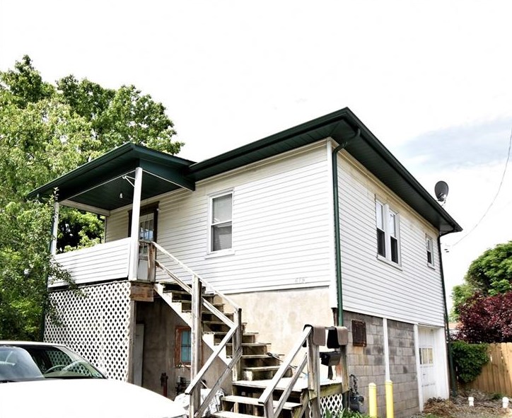 619 8th St, North Huntingdon, PA 15642-3604