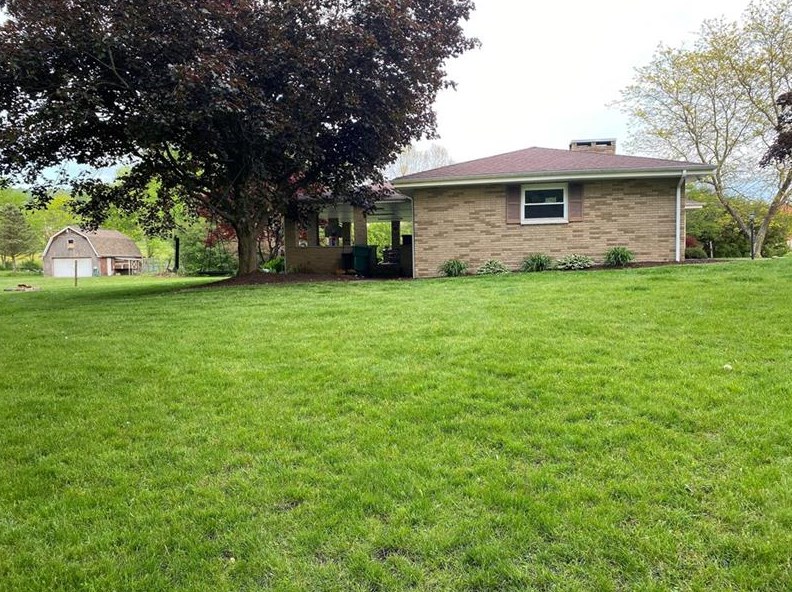 146 White Bridge Rd, Mount Pleasant, PA 15666-5514