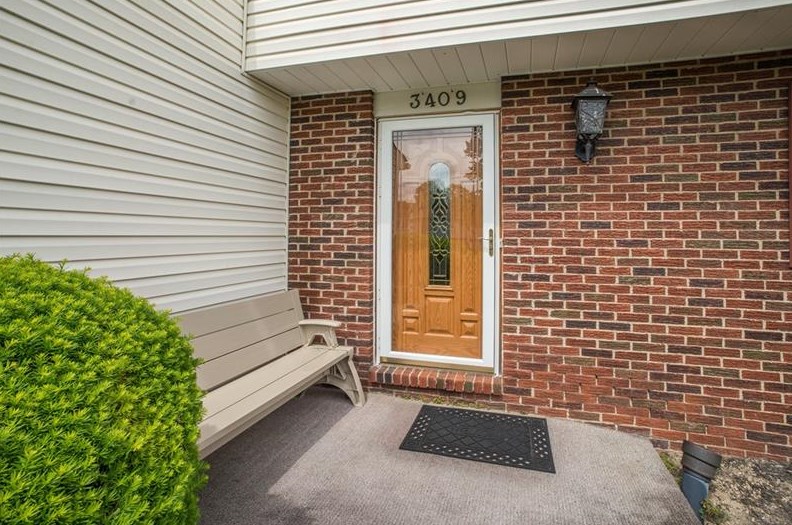 3409 Maple Dr, Library, PA 15129