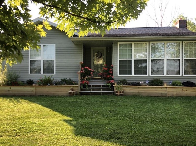 2 Thomas Ln, Fairchance, PA 15436