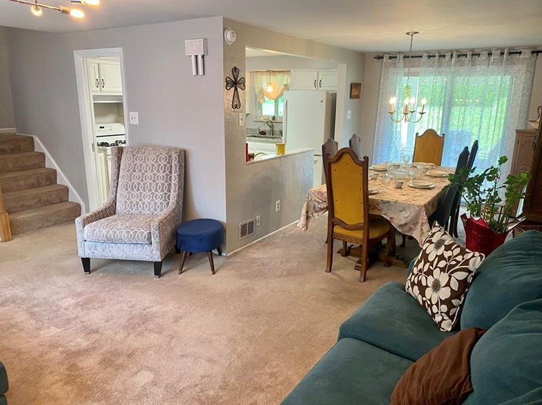 4646 Homeridge Dr, Whitaker, PA 15120
