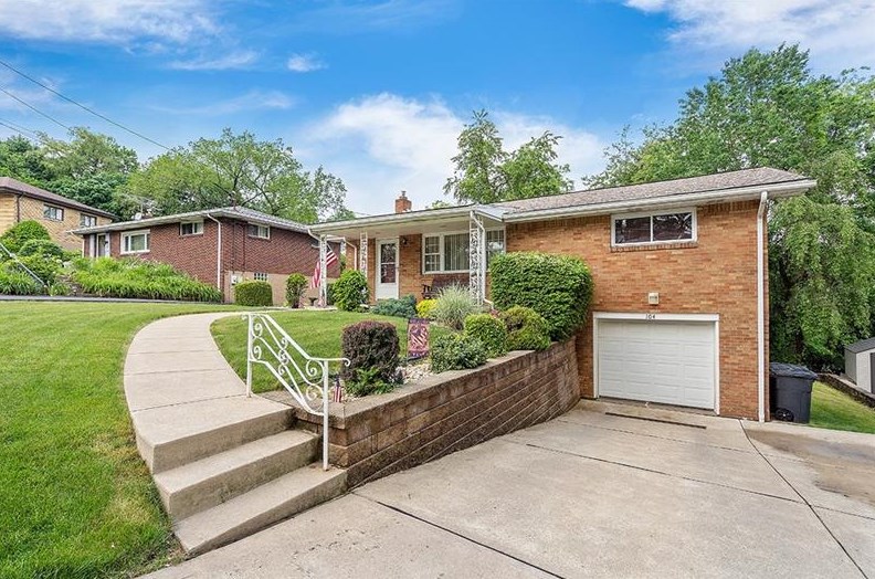 104 Hibiscus Dr, Turtle Creek, PA 15145-1146