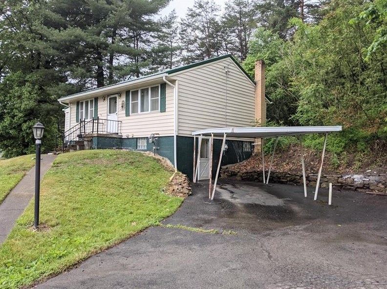 591 Mercer Rd, Beaver Falls, PA 15010