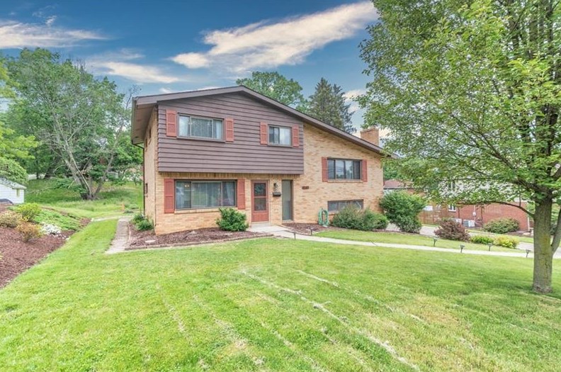1143 Sarah St, Bethel Park, PA 15102-2653