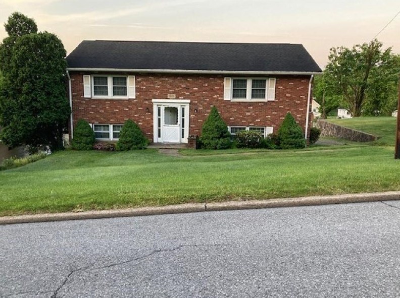 1610 Water St, Indiana, PA 15701-4110