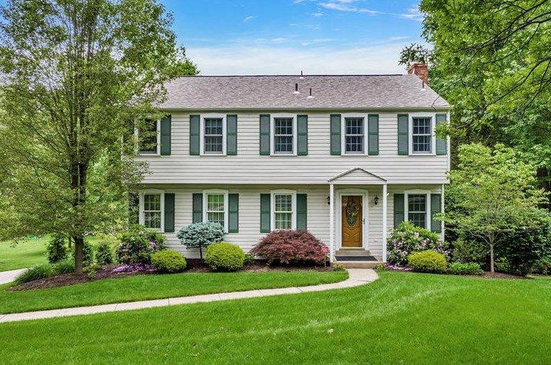 127 Sheffield Ln, Canonsburg, PA 15317