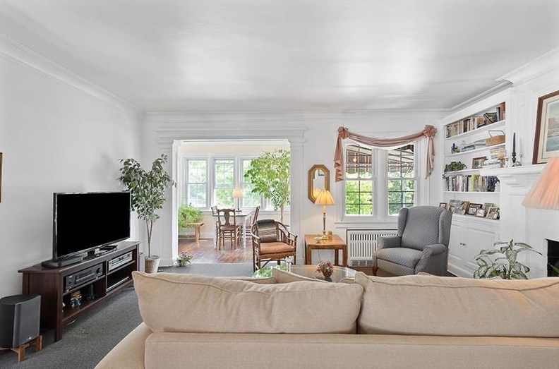 5543 Beacon St, Pittsburgh, PA 15217