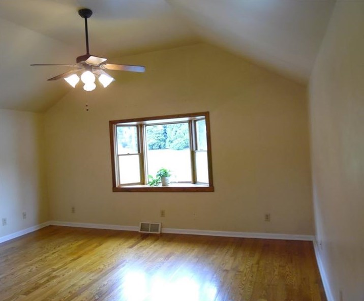 264 Butler Ave, Ellwood City, PA 16117