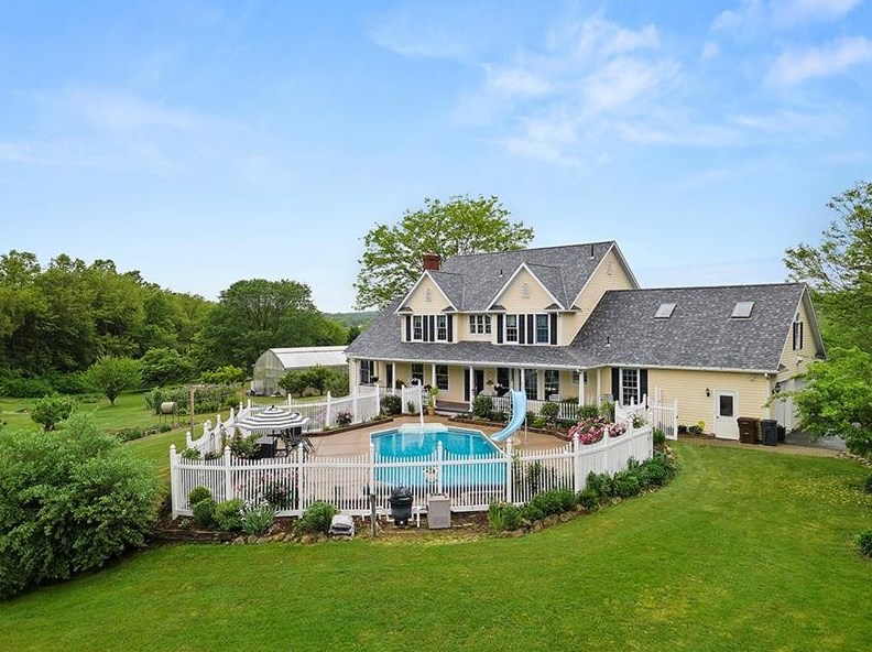 28 Leesburg Station Rd, New Wilmington, PA 16142