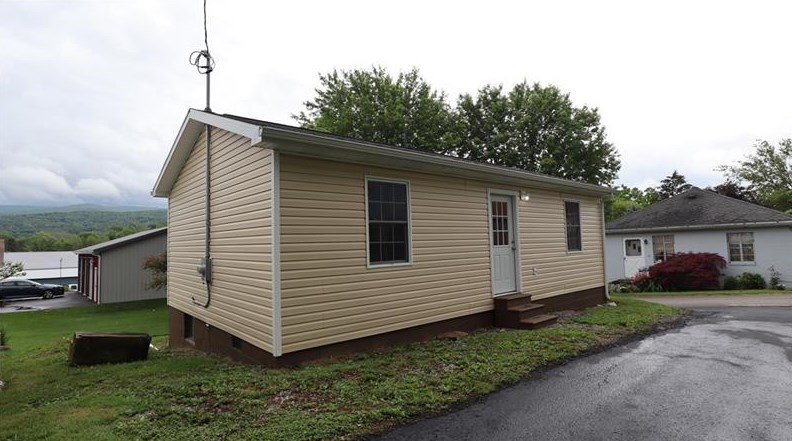 107 R W Church St, Fairchance, PA 15436