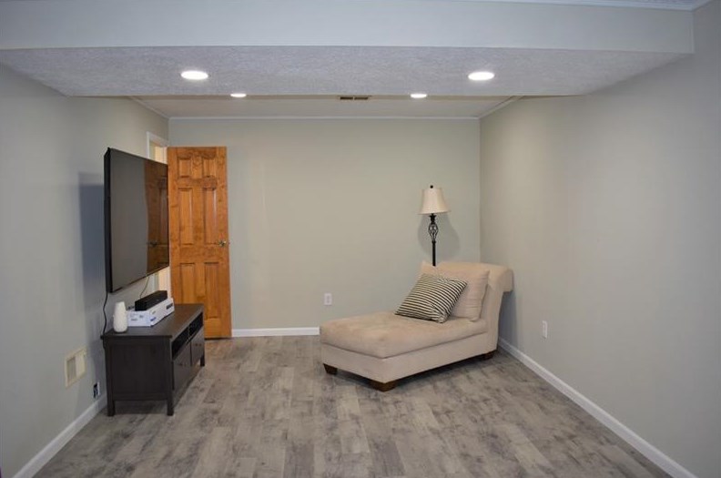 1021 Balsam Dr, Washington PA  15301-9575 exterior